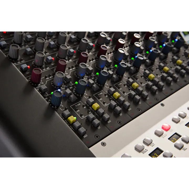 AMS Neve Genesys Black G16 - Consola de 8 canales con 24 faders con control DAW - https://www.cromaonline.cl/