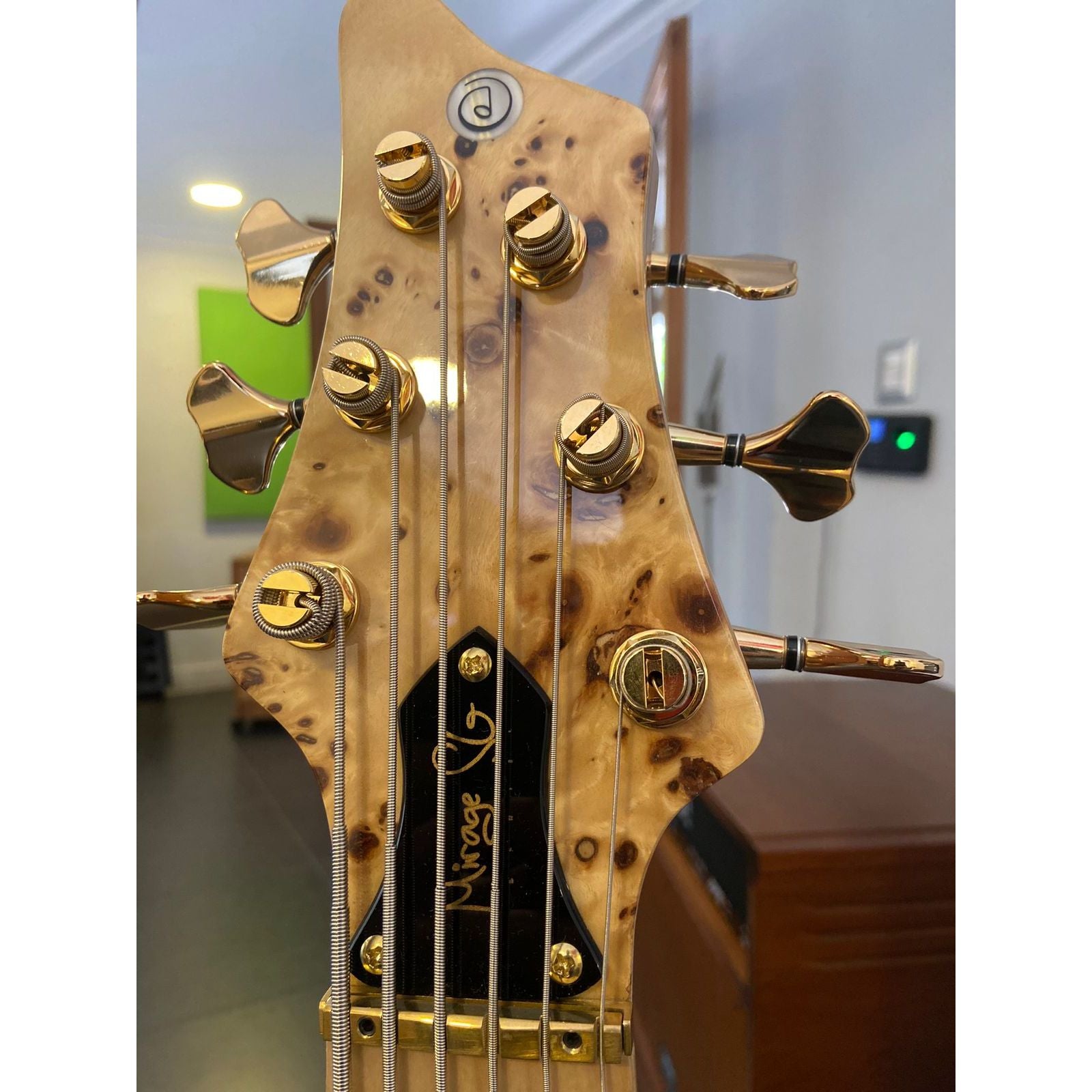 Bajo DeOliveira Mirage de 6 cuerdas - https://www.cromaonline.cl/