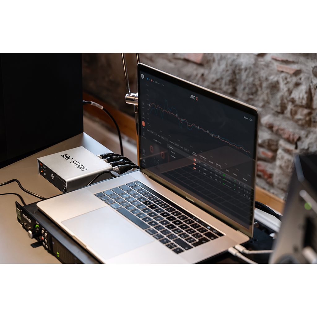 IK Multimedia ARC Studio - Sistema de corrección acústica digital independiente - https://www.cromaonline.cl/