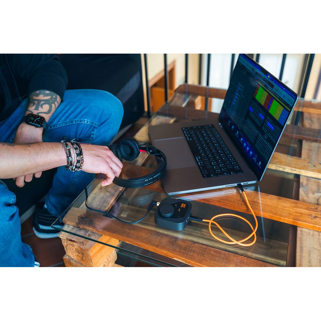 IK Multimedia ARC on Ear - Amplificador de audífonos y DAC