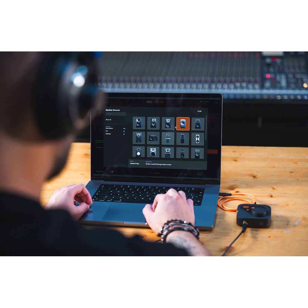 IK Multimedia ARC on Ear - Amplificador de audífonos y DAC