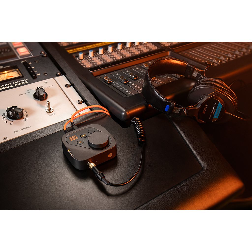 IK Multimedia ARC on Ear - Amplificador de audífonos y DAC