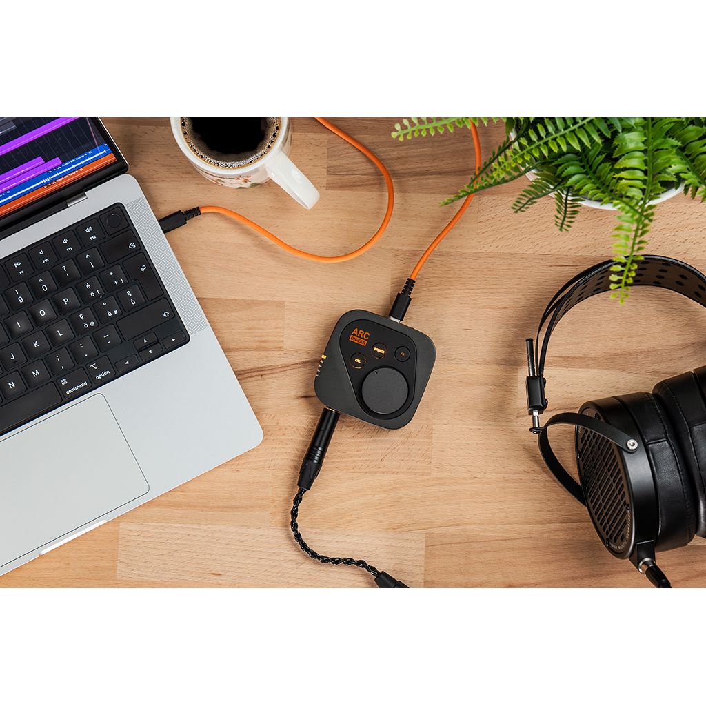 IK Multimedia ARC on Ear - Amplificador de audífonos y DAC