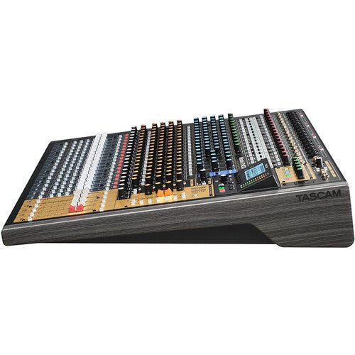 TASCAM Model 2400 - Consola de grabación analógica de 24 pistas con interfaz de audio - https://www.cromaonline.cl/