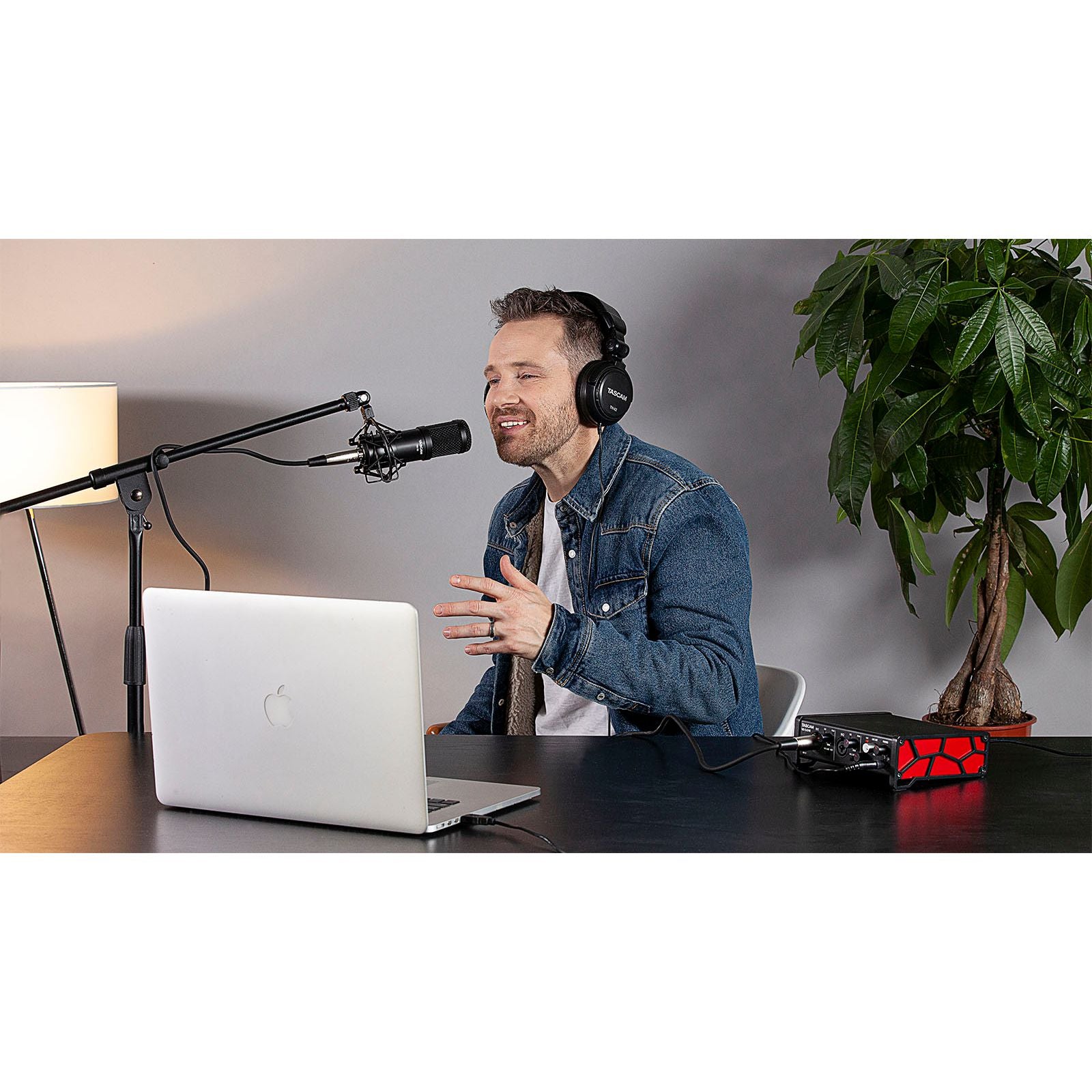 Tascam TM70 - Micrófono dinámico para Podcast