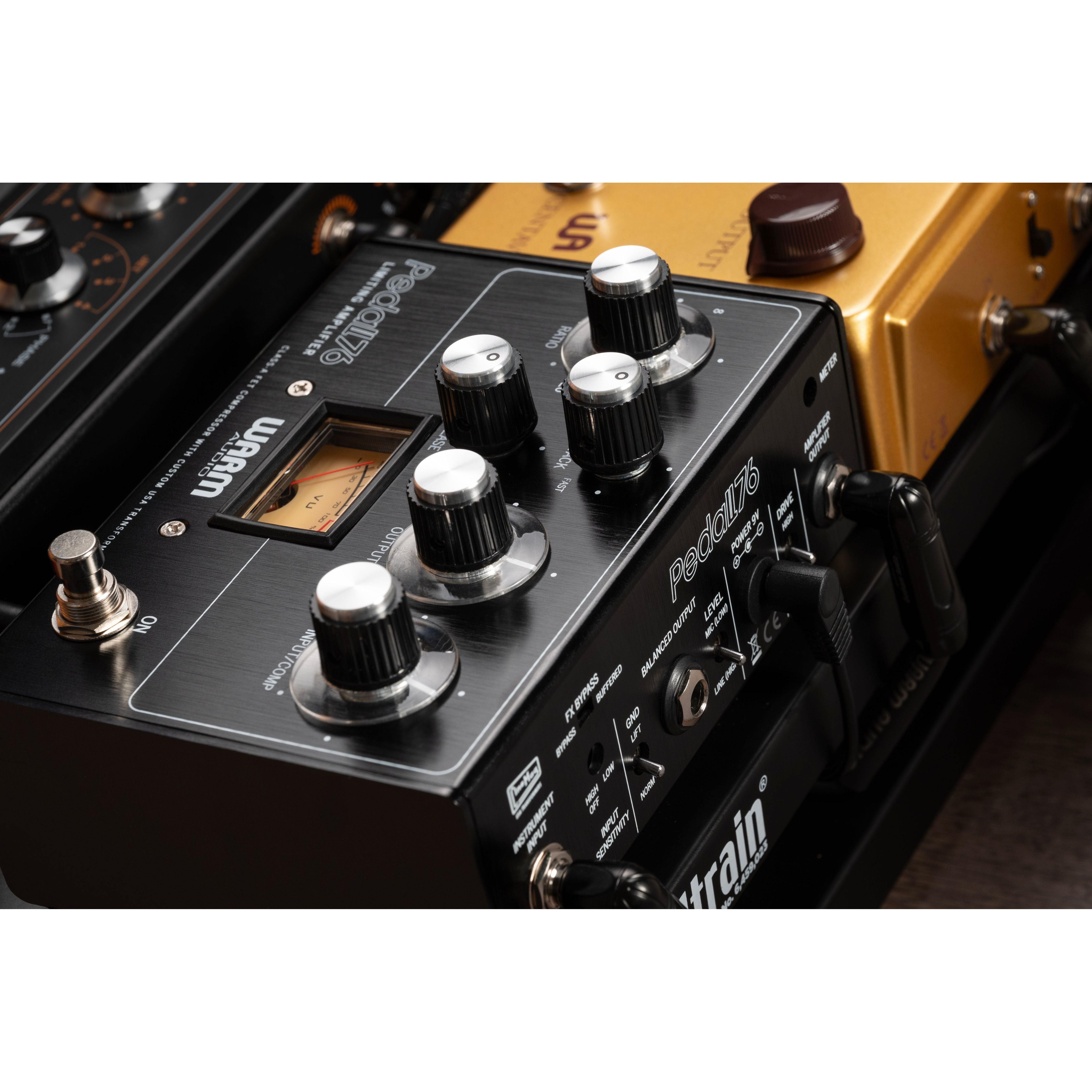 Warm Audio WA76P - Pedal compresor - https://www.cromaonline.cl/
