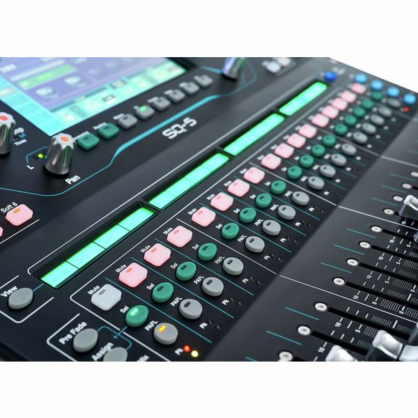 Allen&Heath SQ5 - Mixer Digital de 48-canales con 17 Faders (PRE-ORDER)!!! - https://www.cromaonline.cl/