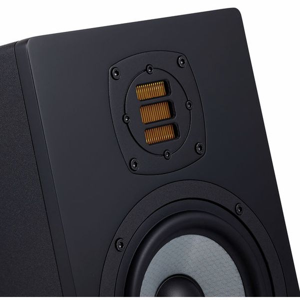 Eve Audio SC205 - Monitor de estudio activo de 2 vías de 5" (PRE-ORDER)!!! - https://www.cromaonline.cl/
