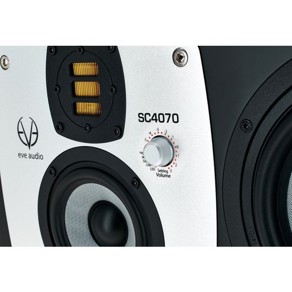EVE Audio SC4070 - Monitor de estudio activo de 3 vías de 7" (PRE-ORDER)!!! - https://www.cromaonline.cl/