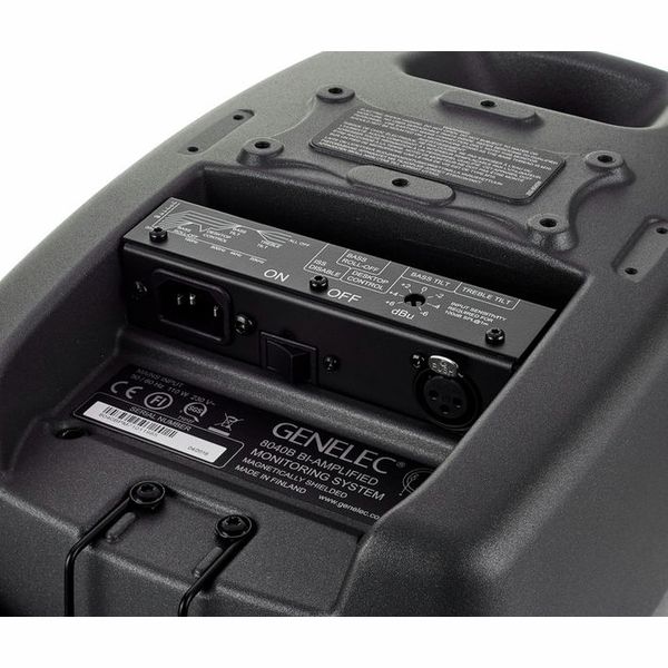 Genelec 8040B - Monitor de estudio woofer 6 1/2" - https://www.cromaonline.cl/