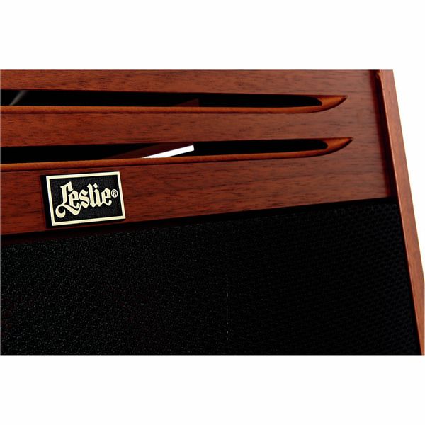 Hammond 2103 MkII - Gabinete Leslie portátil, en madera - https://www.cromaonline.cl/