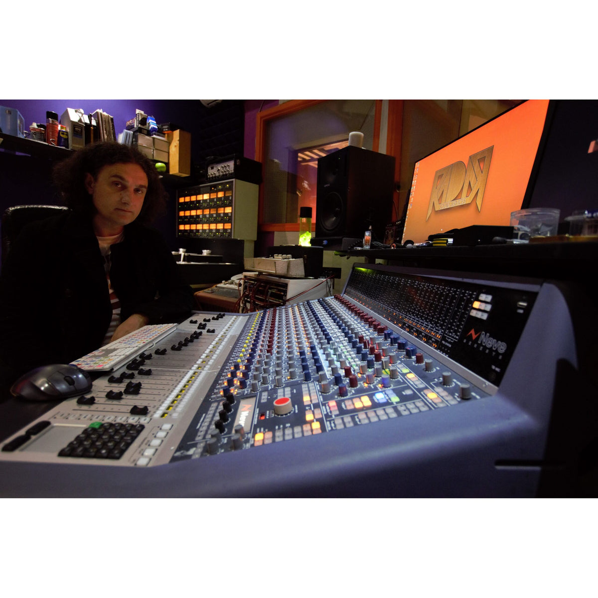 AMS Neve Genesys G32 en estudio