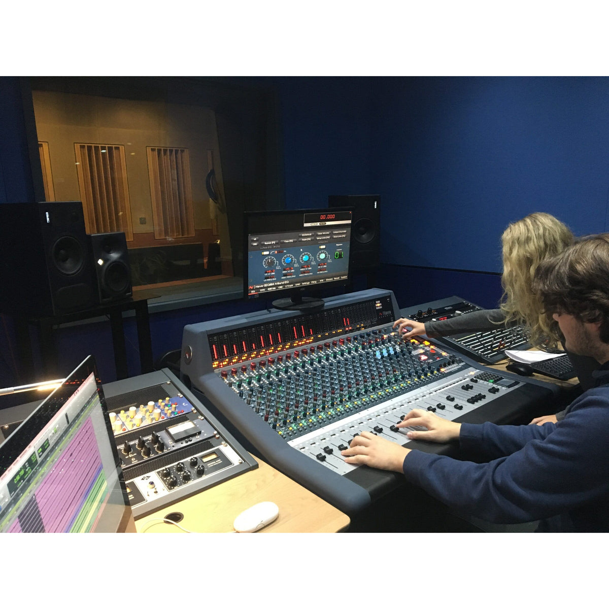 AMS Neve Genesys G32 en estudio