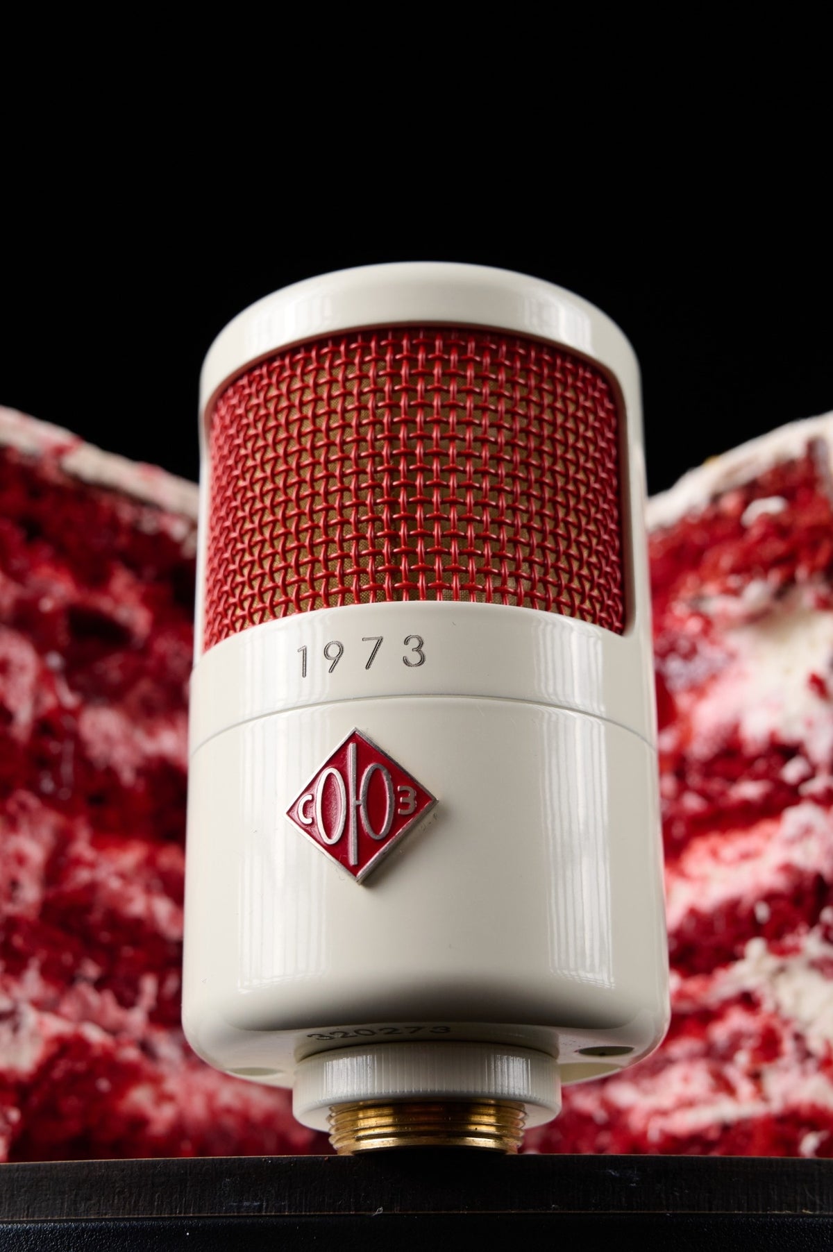 Soyuz 1973 Deluxe Red Velvet con shockmount color crema