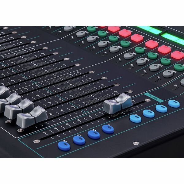 Allen&Heath SQ7 - Mixer Digital de 48-canales de 33 Faders (PRE-ORDER)!!! - https://www.cromaonline.cl/