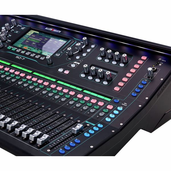 Allen&Heath SQ7 - Mixer Digital de 48-canales de 33 Faders (PRE-ORDER)!!! - https://www.cromaonline.cl/